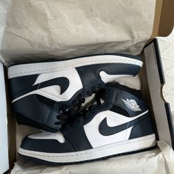 Air Jordan 1 Mid