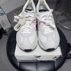 Adidas RUN 70’s 2.0 Size Women’s 6.5 New with Box
