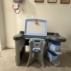 Kids Step 2 Master Art Desk 