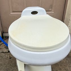 VacuFlush White ceramic Toilet - Marine