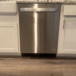 "🔥Open Box Whirlpool Dishwasher 531HAPMO – Like New & Priced to Sell!🔥"        