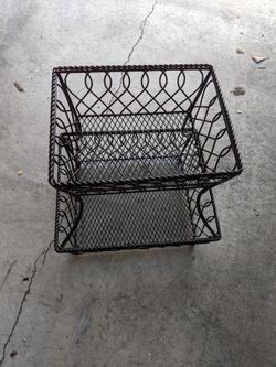 Fruit basket. excellent condition nothing wrong with it.moving sale.