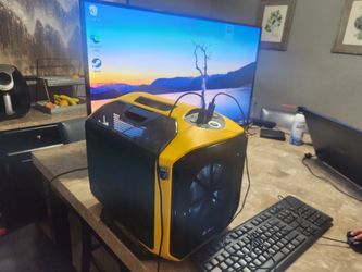Complete custom Mini-ITX gaming setup featuring the iconic, hard-to-find Yellow Corsair Graphite 380T Portable Case with a built-in carry handle!(PLEA
