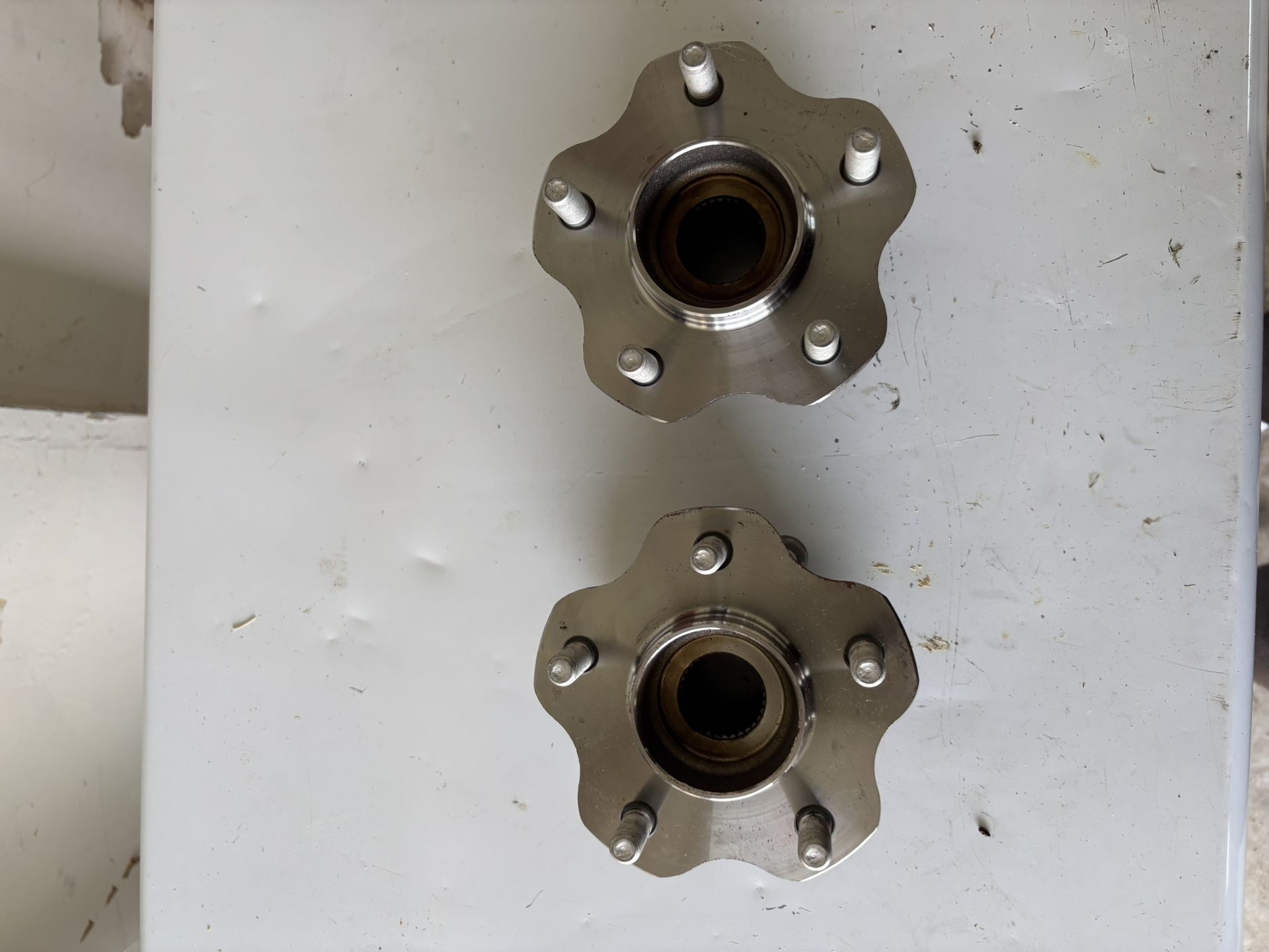 Nissan 350Z 370Z Infiniti g35 G37 Q50 Q60 Q70 RWD wheel Bearings Rear 