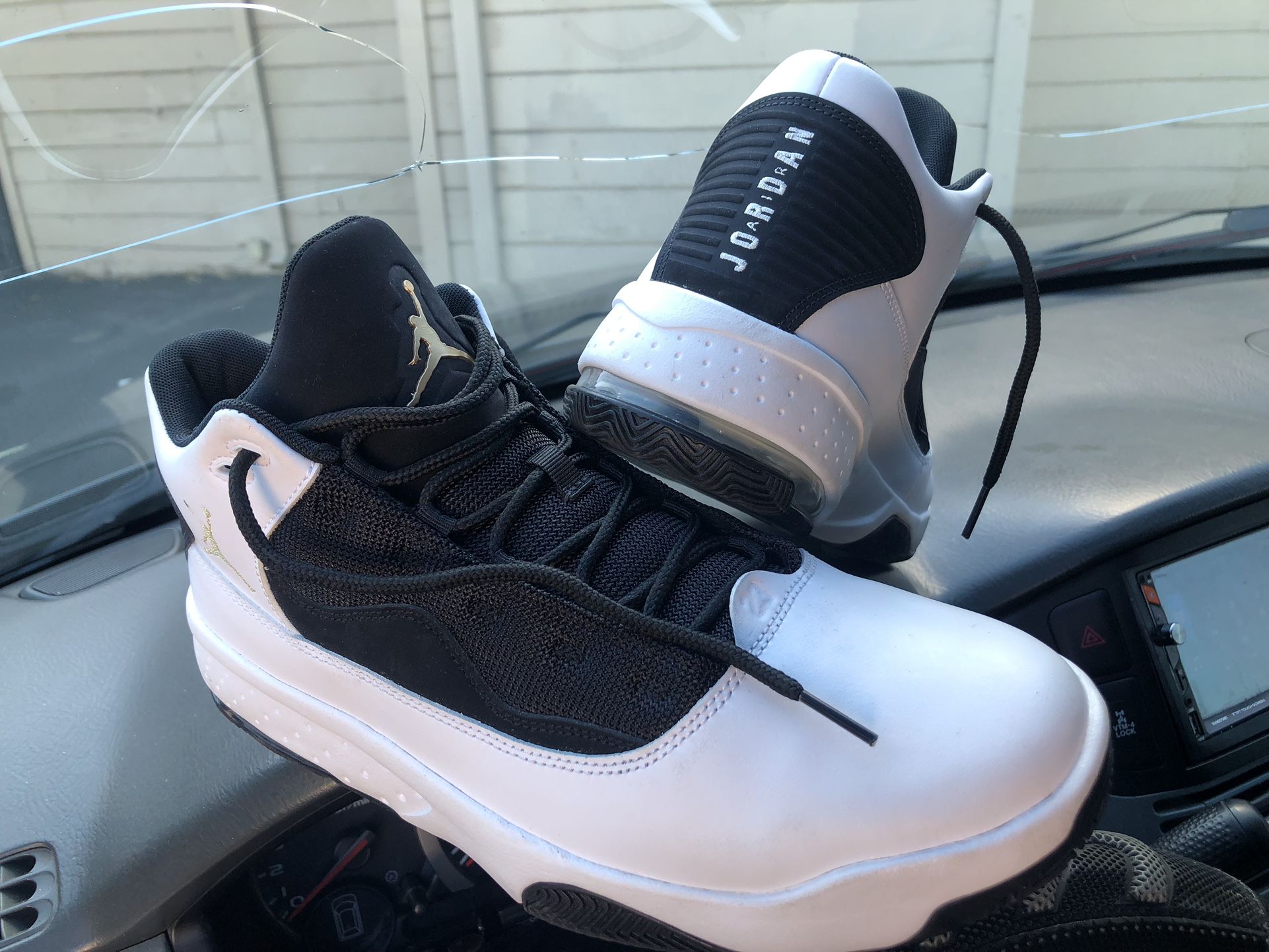 Nike Jordan Max Aura 2 Size 10.5 Men.