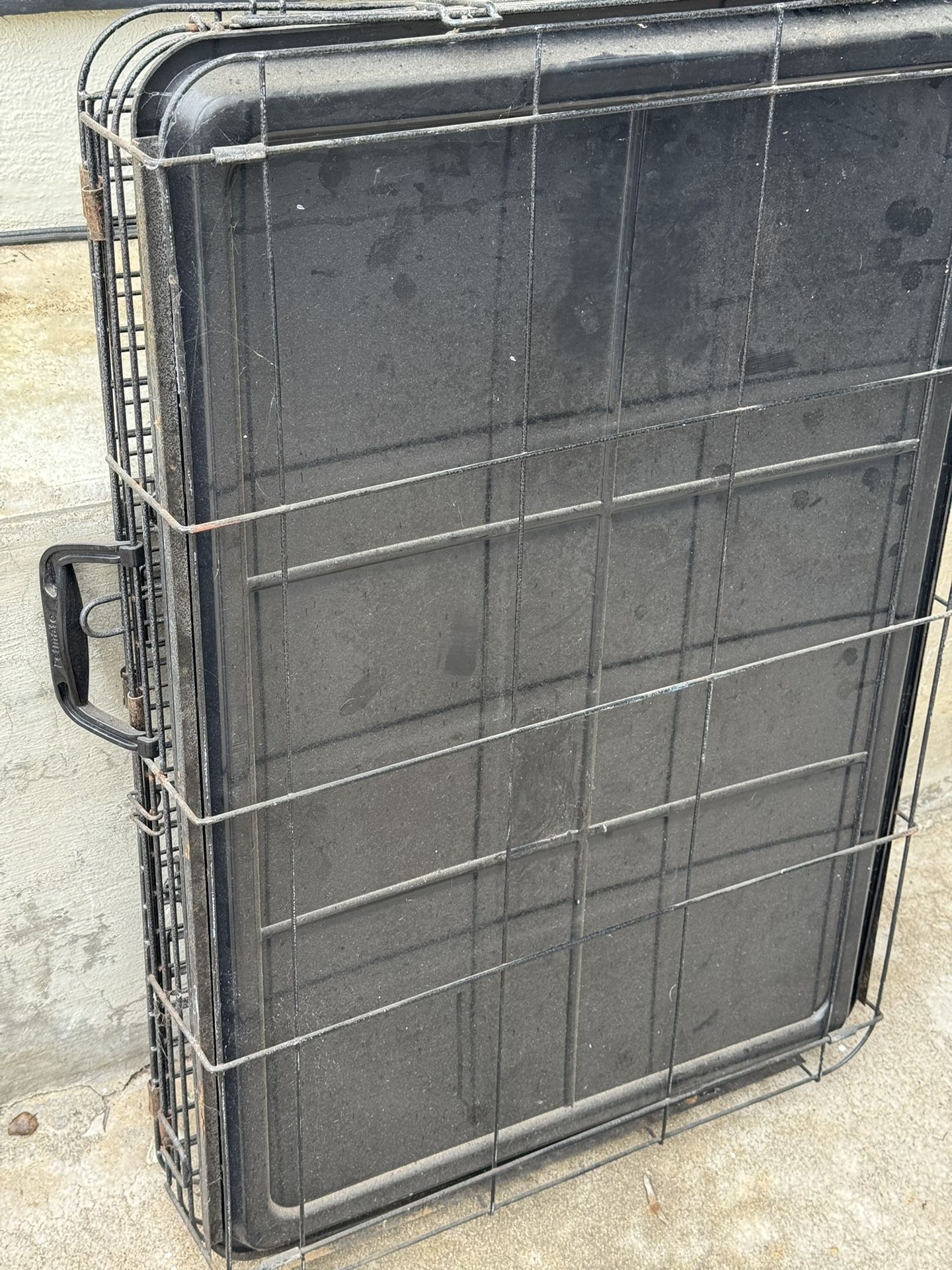 Dog Crate / Kennel - Medium Sized