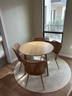 Modern Round Dining Set – 39” Table, 4 Woven Chairs + Matching Rug