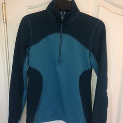 Womens Patagonia 1/2 Zip Pullover !!