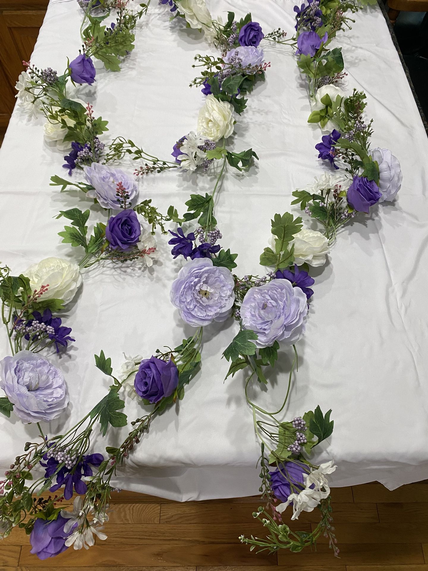 Purple/white Arbor Garland