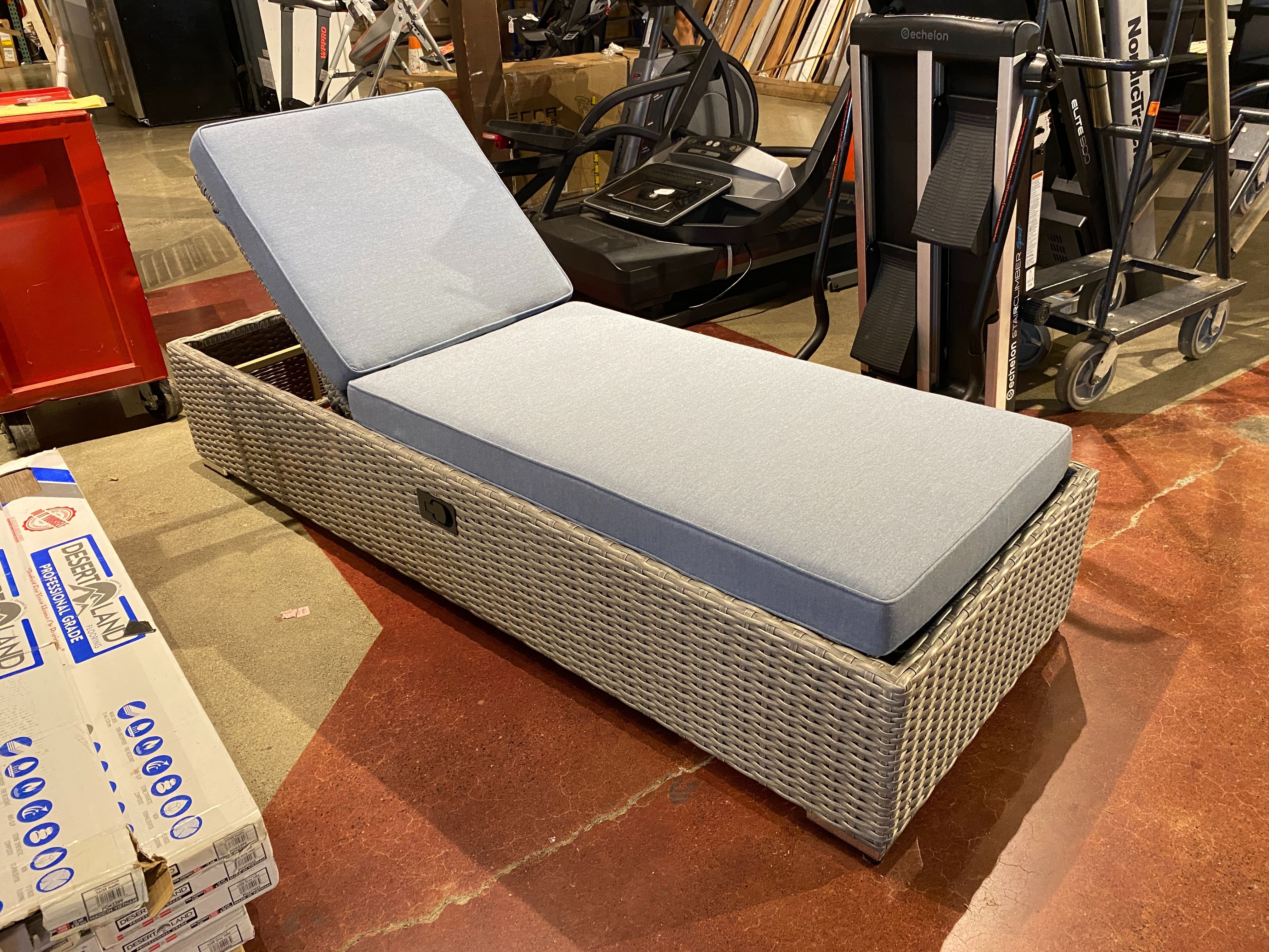 Outdoor Patio Sun Lounger with Soft Reclining Back