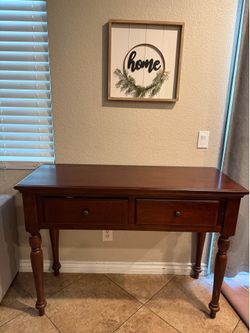 Entry table / buffet / console table