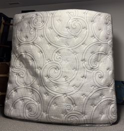 King Serta iComfort Hybrid Mattress - Clean & Sealed in Plastic