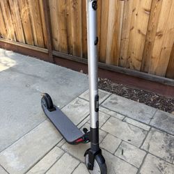 Ninebot by Segway e-scooter-Adult kick-scooter (Good Condition)