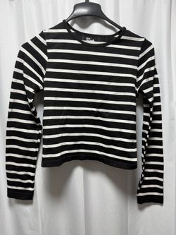 Trendy Black & White Striped Long Sleeve Crop Top