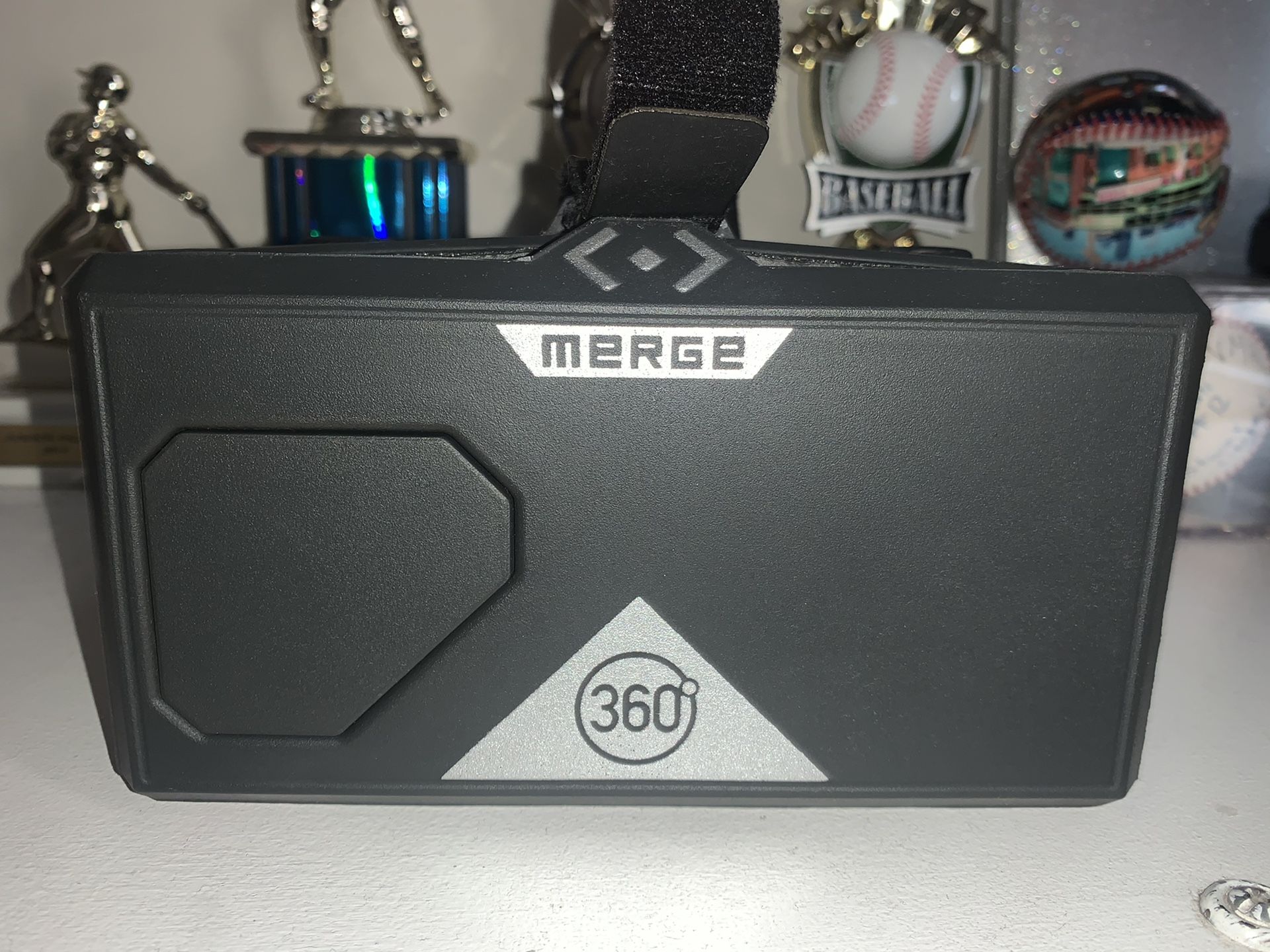 VR headset “Merge 360”