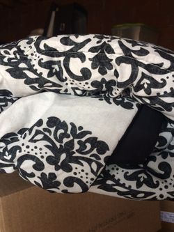 Full size blanket, 1sham-pillowcase, 1 flat sheet.