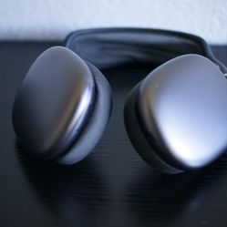 Apple Max And Beats