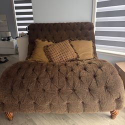 Luxurious Tufted Chaise Lounge Couch - Excellent Condition