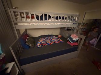 Gray Wood Twin over Full Bunk bed with Twin trundle