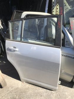 2012 Versa hatchback right rear door assembly