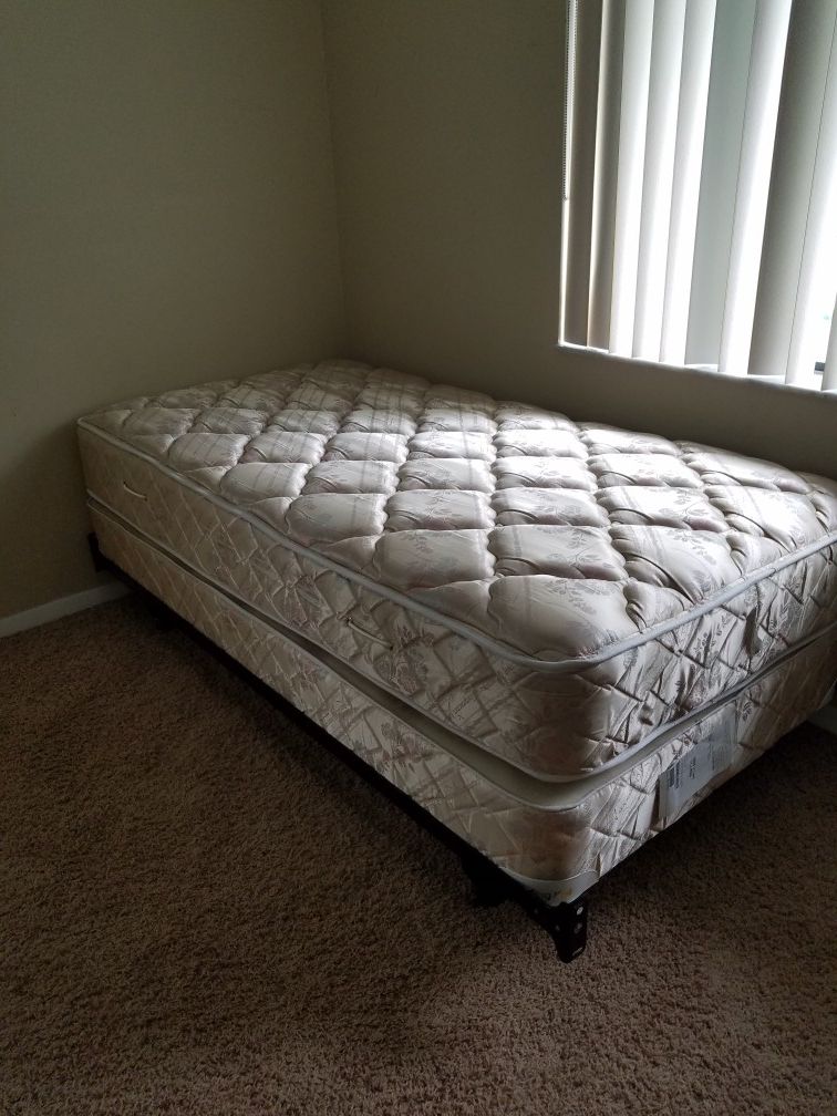 Twin Bed, mattress and box spring for Sale in Coral Springs, FL OfferUp
