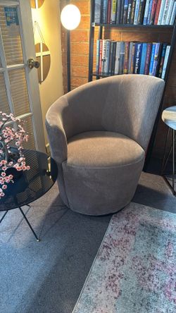 Upholstered Swivel Chair Curved Backrest