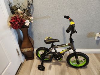 Huffy Bike Rack Kids 12 new Ready to ride good condition I'm located walnut and Craig check my page
