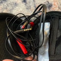 Earbuds 
