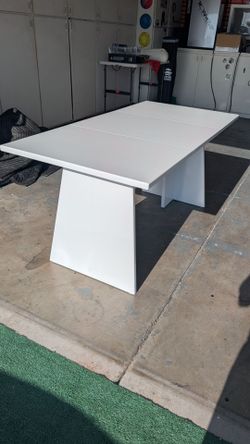 Brand New Out Box! Glossy White 🤍 Contemporary Or Modern Style Dining Table