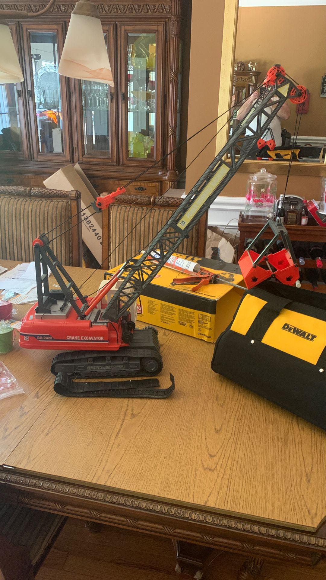 VERY RARE COOL R/C ESCAVATOR 32”+ Tall