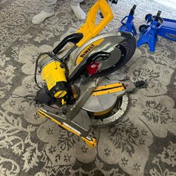 DeWALT Double-Bevel Impound Miter Saw