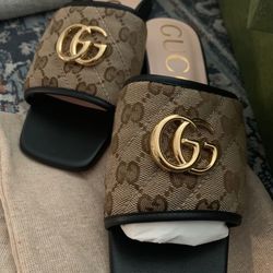 Gucci Women's GG Matelasse Canvas slide sandal Brand new In Box