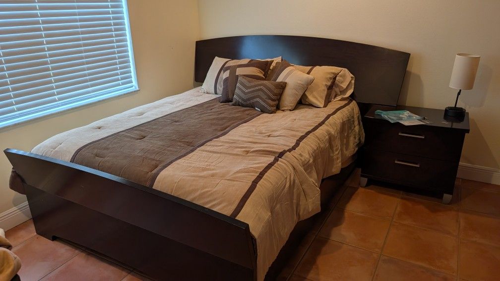 Queen Bedroom Set