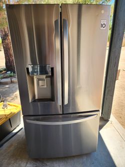 LG 3 DOOR FULL SIZE STAINLESS STEEL REFRIGERATOR (FRIDGE) WATER AND ICE AVAILABLE