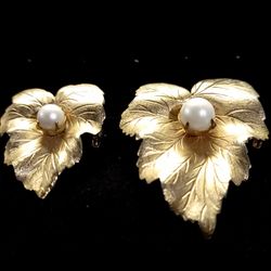 Sarah Covington Pair Of Gold Tone Pearl Brooches