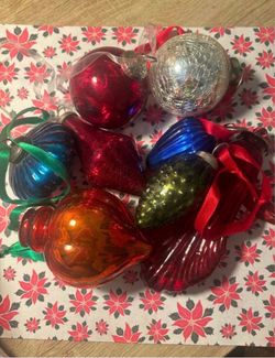 Eight older glass, kugle ornaments