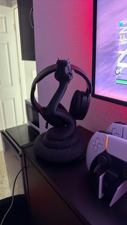 Black Snake headphones stand!