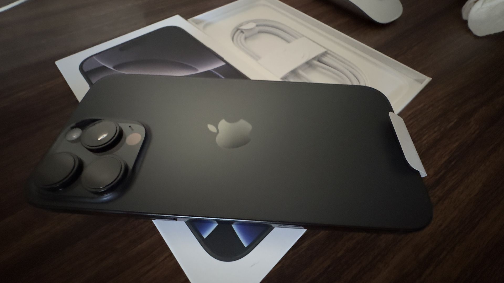 iPhone 16 Pro Max 1 Terabyte 