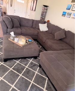 Sectional Couch w/ Ottoman