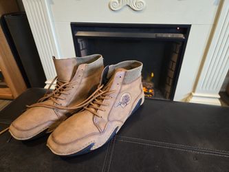 Nearly New Kaegreel Hand Made Soft Leather Slip Resistant Lace Up Boots