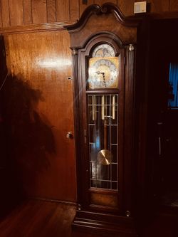 Pre Owned Howard Miller Grandfather Clock