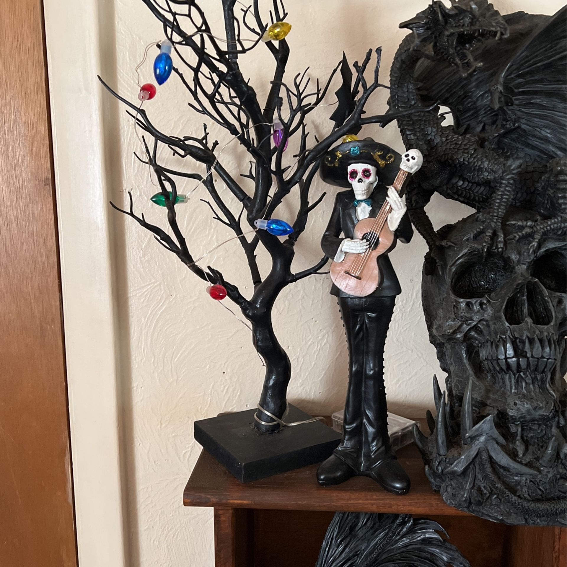jack an sally tree with lights used w batteries u can time it