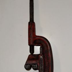 Ridgid Model 202 Wide-Roll Pipe Cutter (1/8” to 2”) - Fully Functional
