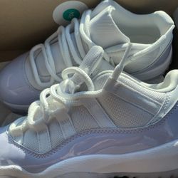 Woman Jordan 11 Retro Low “Pure Violet”