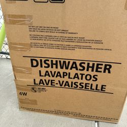 New in box Frigidaire dishwasher/ Nueva en  caja Frigidaire lavaplatos