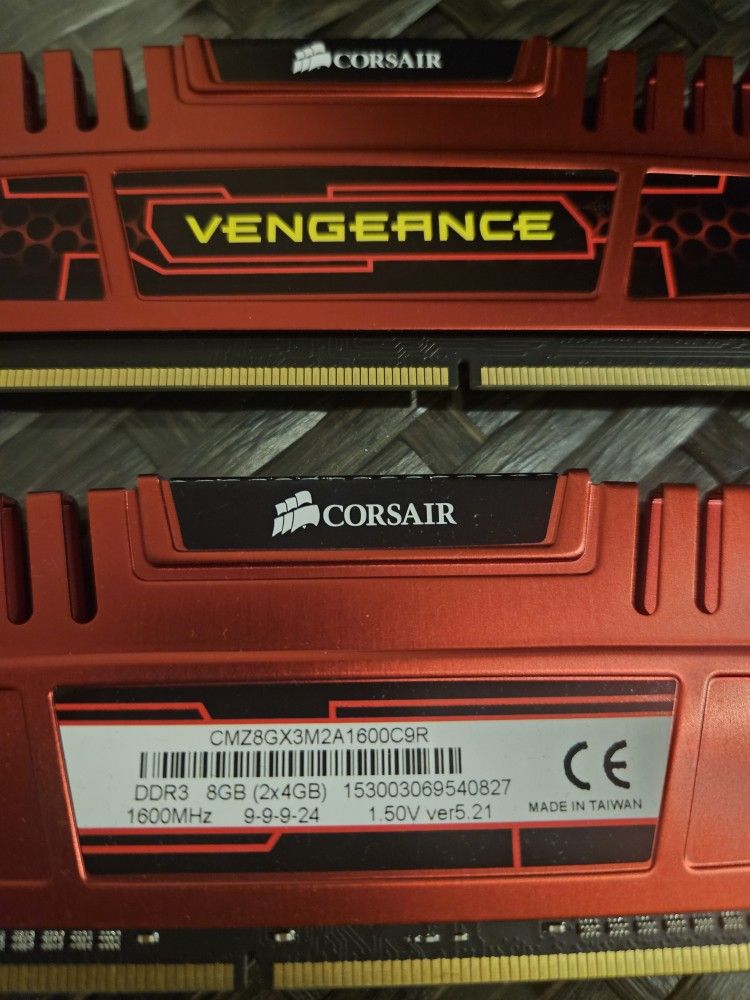 Corsair vengeance DDR3 8gb Sticks
