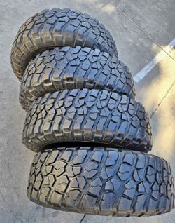 bf GOODRICH TIRES 255-80R17 LT usadas en perfecta condición 80%