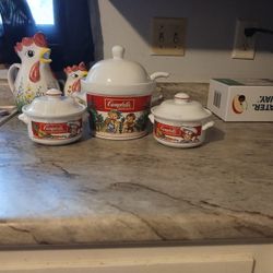 Campbell Ceramic Bowls With Lid And Ladel