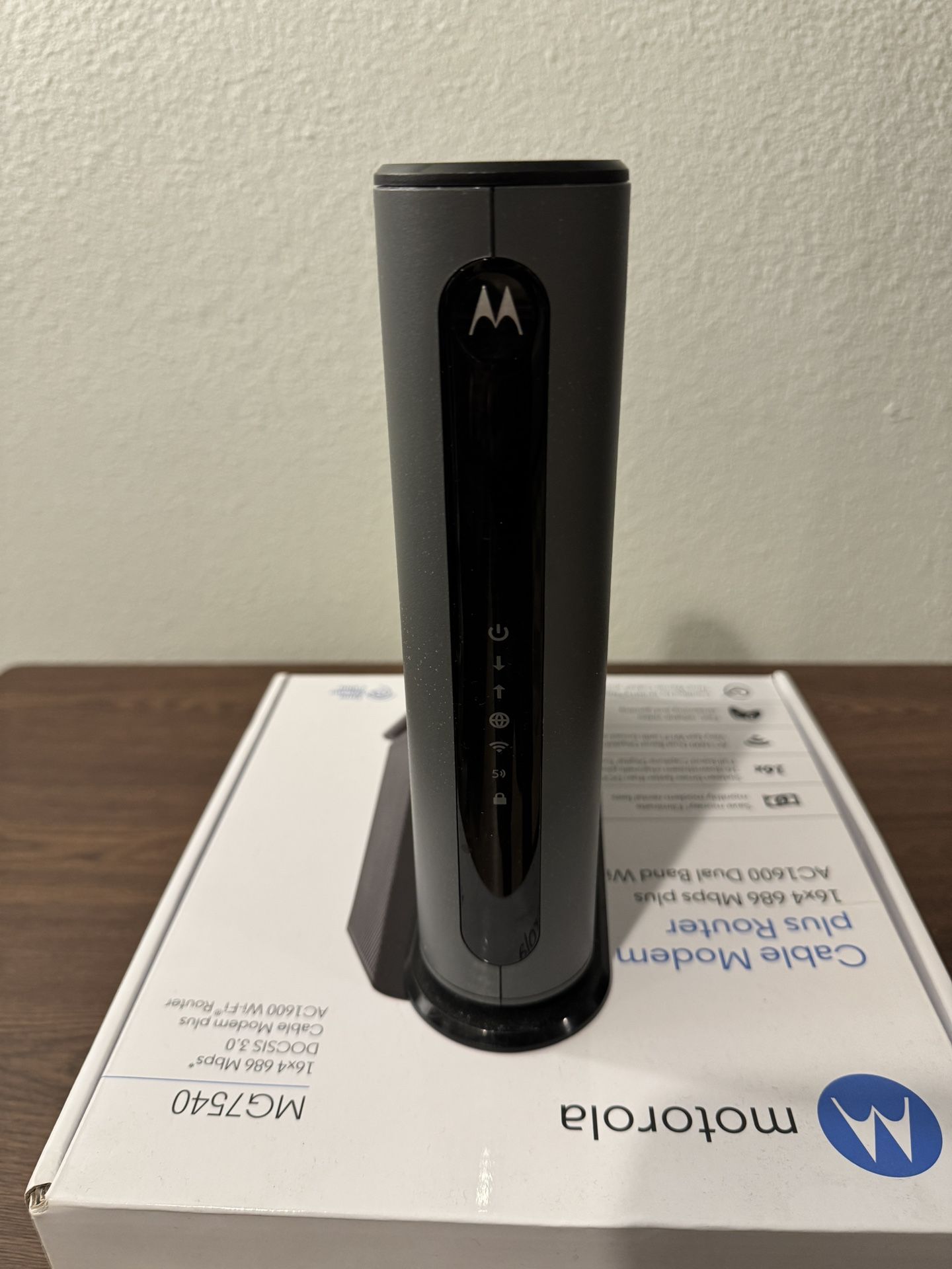 Motorola MG7540 Cable Modem + AC1600 Dual-Band Wi-Fi Router