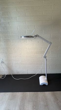 Magnifying lamp for Esthetician or crafts $20